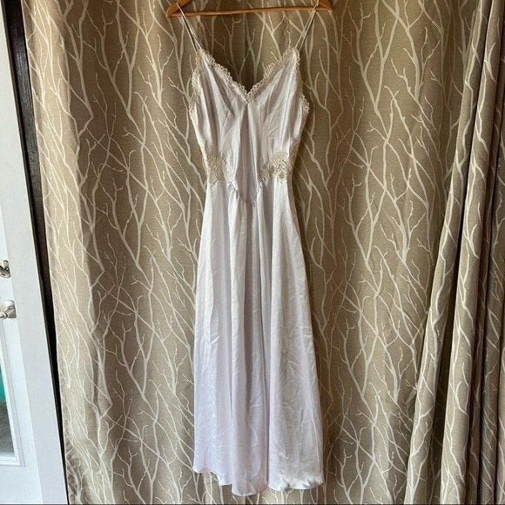 Victoria's Secret Vintage White Lace Trim Gold Tag Satin Bridal Gown‎ Slip Dress